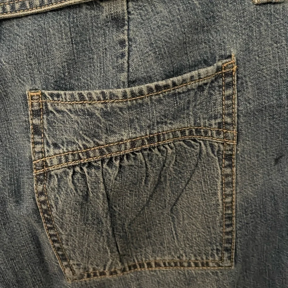 Kikit Y2K belted denim shorts with front & back pockets. NWT​